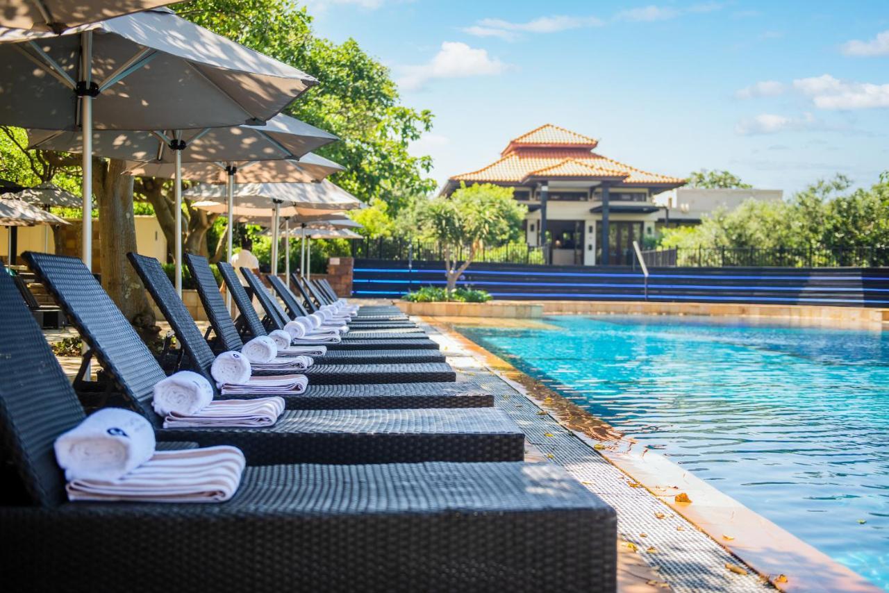 Hotel The Capital Zimbali Ballito Exterior foto The swimming pool at the hotel
