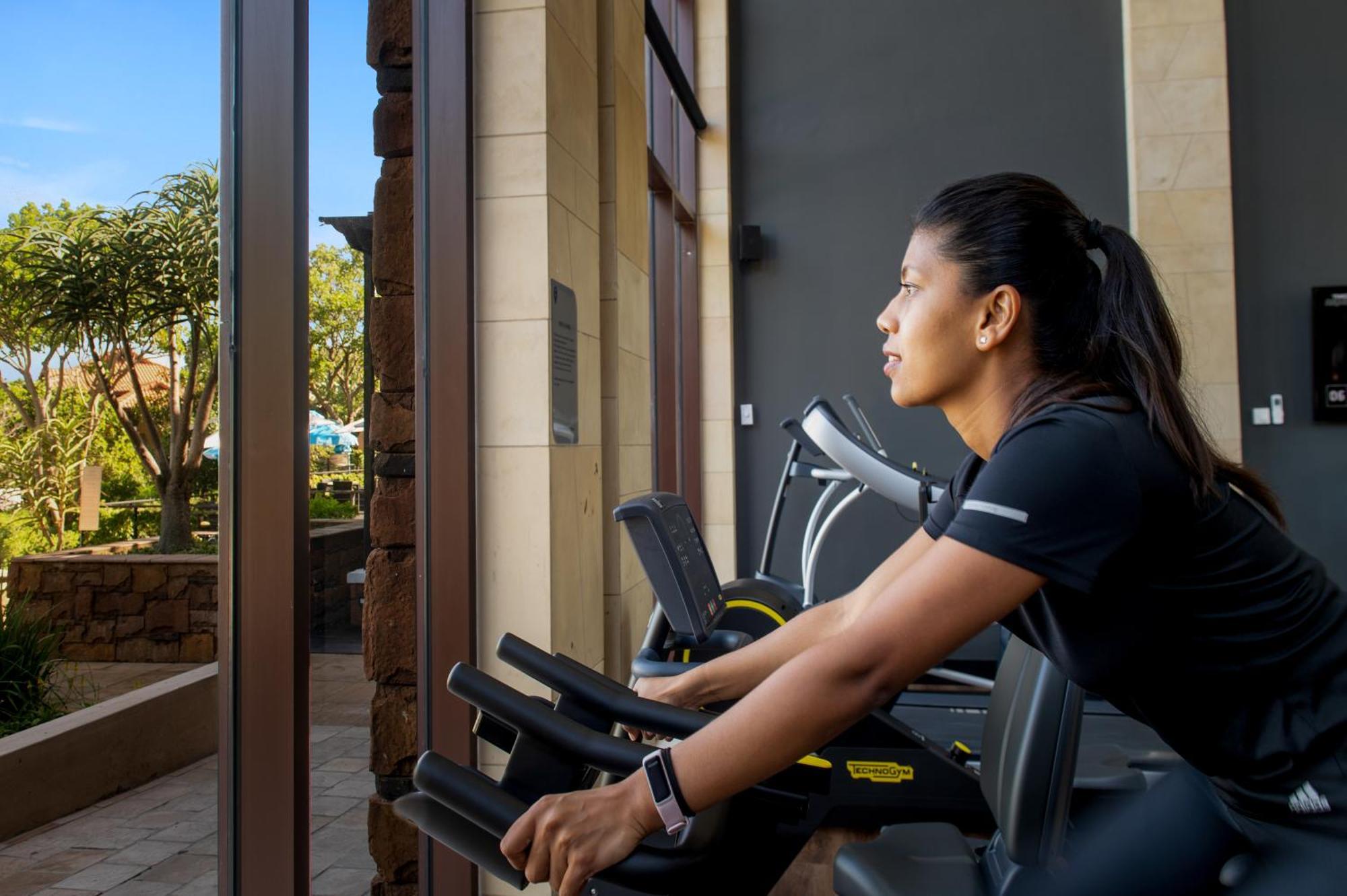 Hotel The Capital Zimbali Ballito Exterior foto A woman on a treadmill